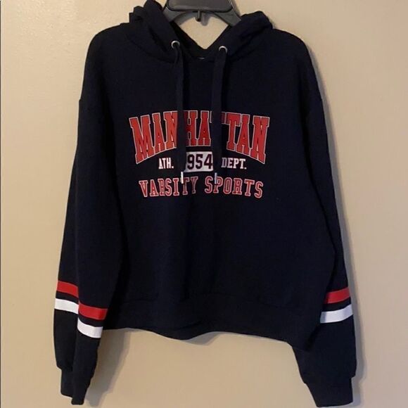Manhattan Woman’s Varsity Sports Cropped Hoodie - Picture 2 of 6